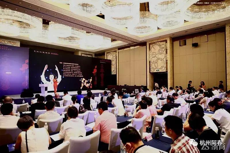 探索数字世界中的艺术魅力，下载3D布衣精华天下图片之旅